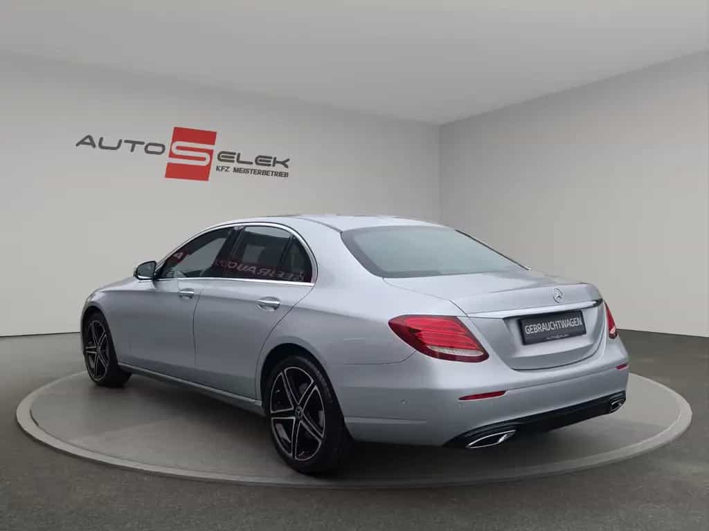 Mercedes-Benz E 350 E Limousine Avantgarde Aus 1.Hand 07/2019-photo-2