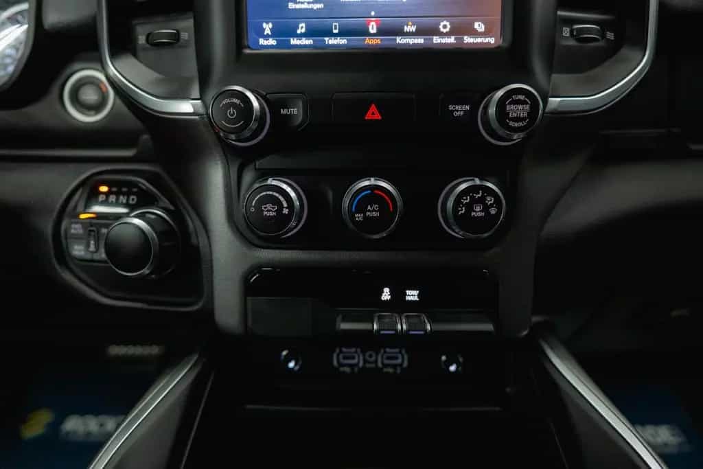 Dodge RAM 5.7 V8 HEMI 4x4 OFFROAD Night Limited 19% 09/2020-photo-29