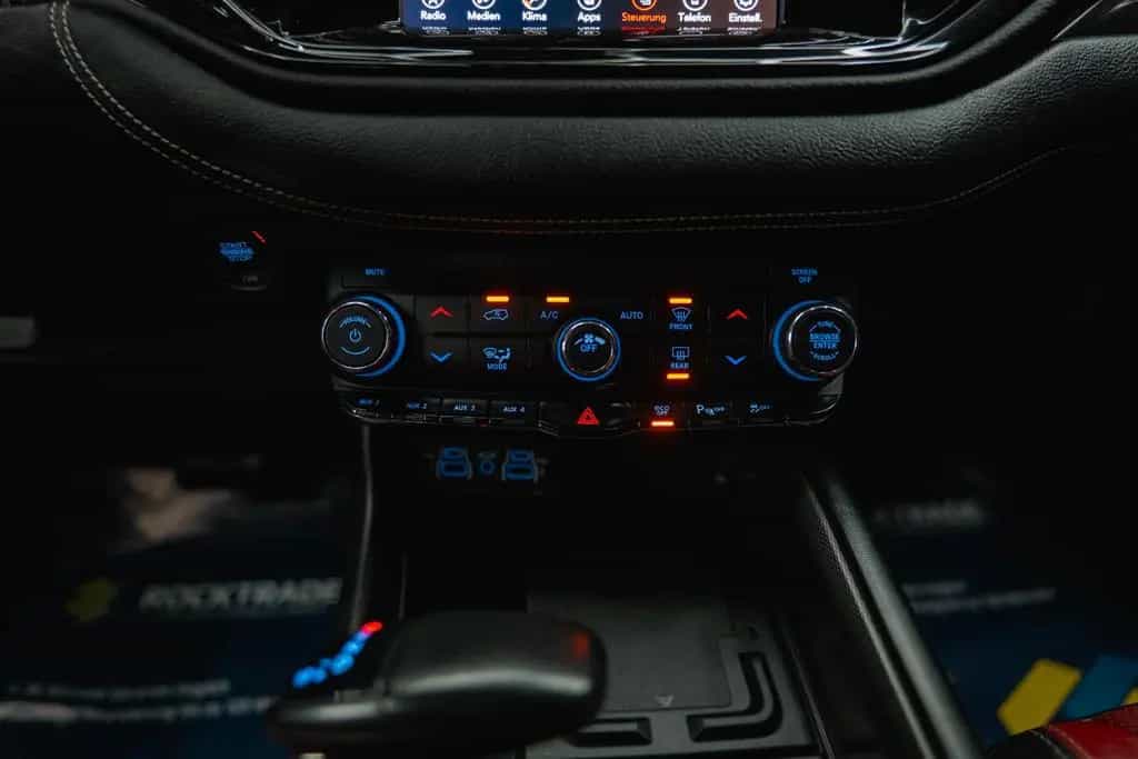 Dodge Durango 5.7 V8 SRT 4x4 Night-Paket Modell 22 19% 11/2021-photo-28