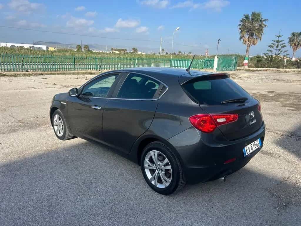 Alfa Romeo Giulietta 1.6 JTDm-2 105 CV Distincti 05/2013-photo-3