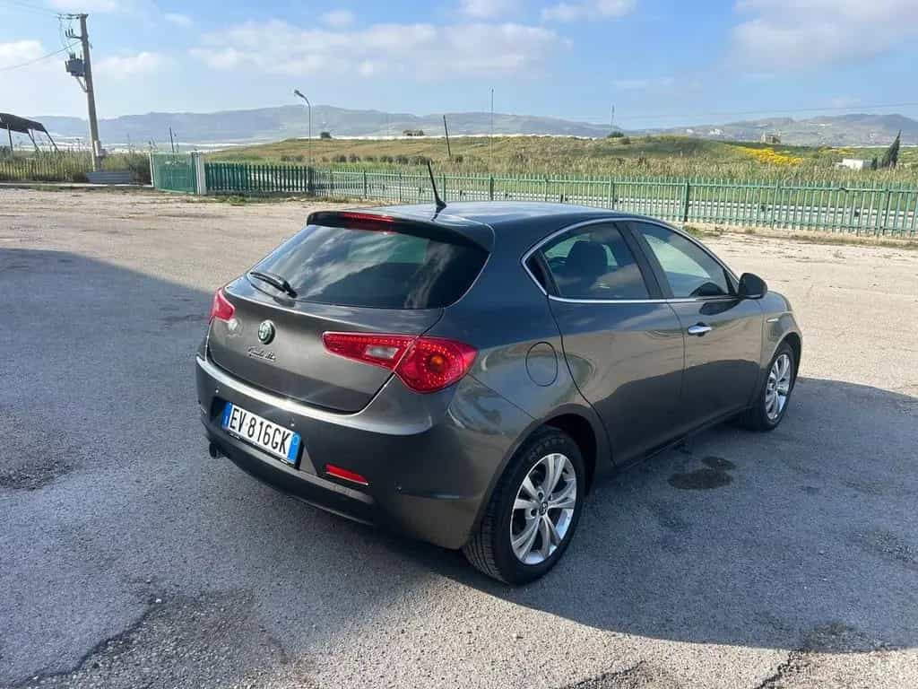 Alfa Romeo Giulietta 1.6 JTDm-2 105 CV Distincti 05/2013-photo-5
