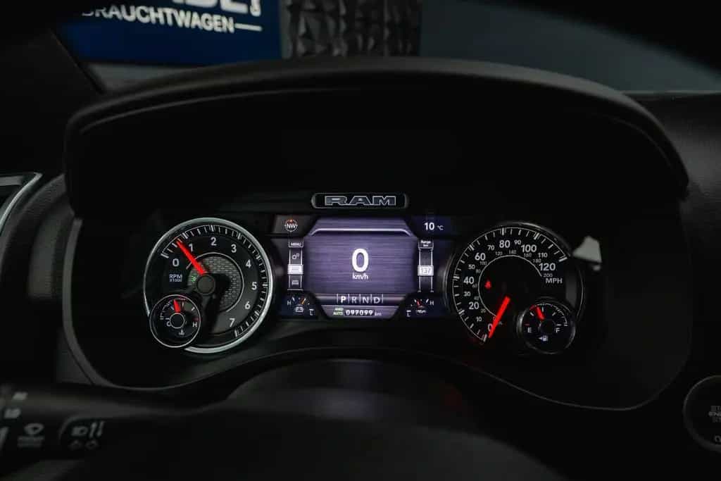 Dodge RAM 5.7 V8 HEMI 4x4 RED DEVIL Offroad NightPaket 10/2021-photo-34