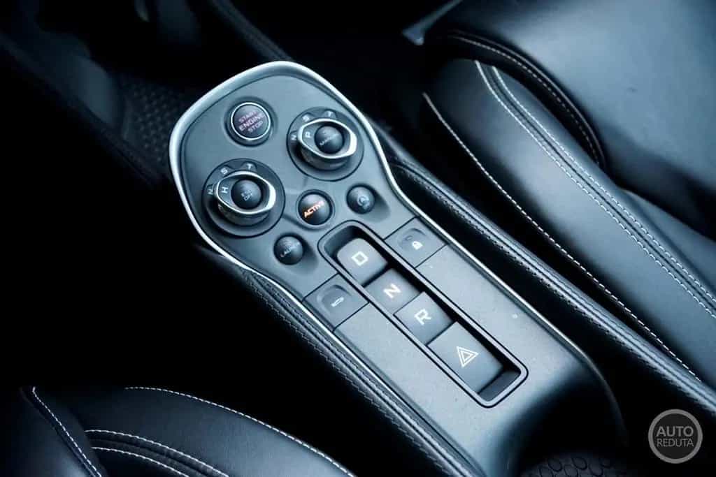 McLaren 540C 3.8 V8 Coupé Bowers & Wilkins  JAPAN IMPORT 01/2016-photo-23
