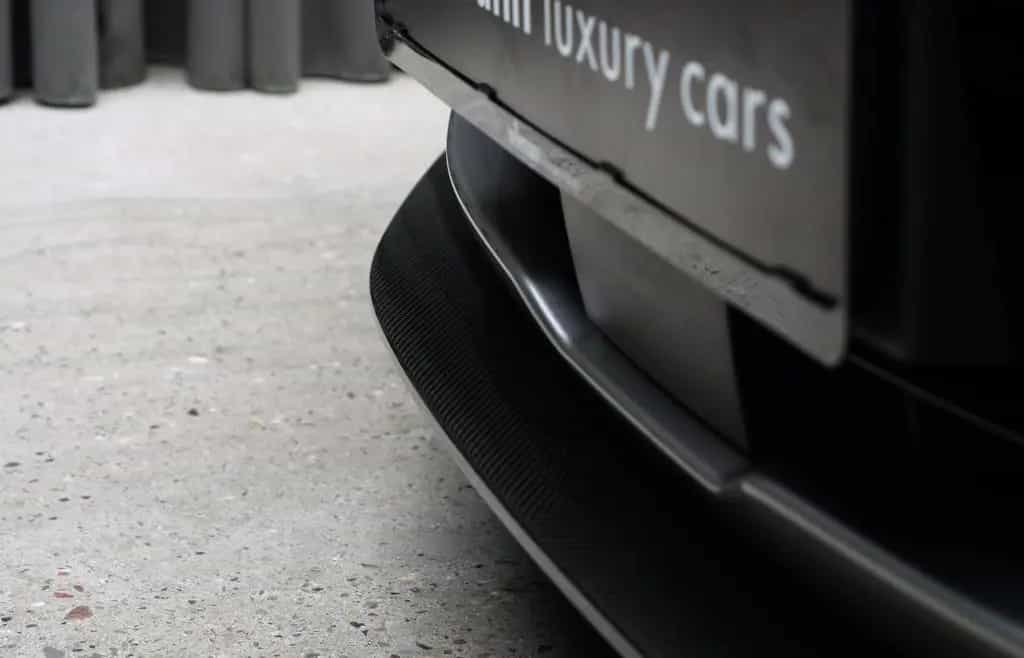 Aston Martin V8 Vantage w. Full Carbon Pack and B&W Audio 11/2024-photo-14