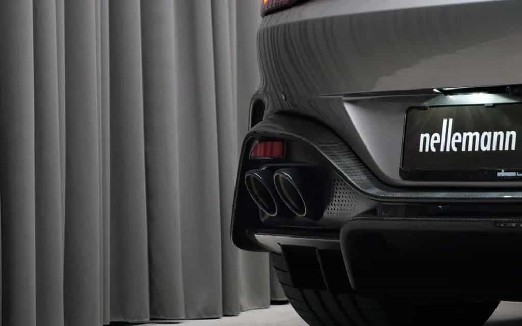 Aston Martin V8 Vantage w. Full Carbon Pack and B&W Audio 11/2024-photo-22