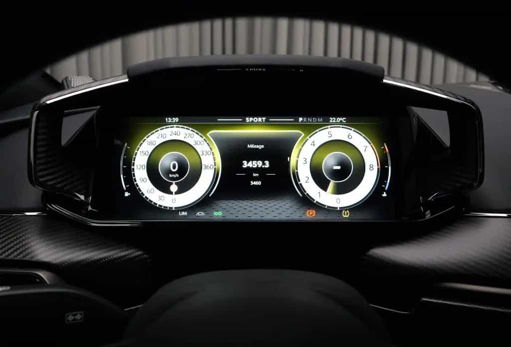 Aston Martin V8 Vantage w. Full Carbon Pack and B&W Audio 11/2024-photo-23