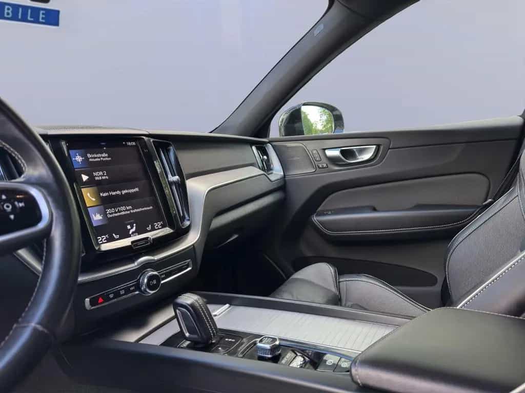 Volvo XC60 R Design 2WD*LED*BLACK*VIRTUAL*ACC*LEDER* 05/2021-photo-24