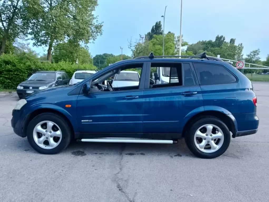 Ssangyong Kyron New 2.0 XVT 4WD 123.000 km unico 05/2009-photo-9