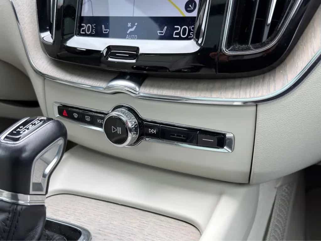Volvo XC60 Inscription AWD LED|NAVI|KAMERA|ACC|PANO 06/2018-photo-21
