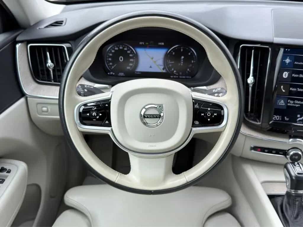 Volvo XC60 Inscription AWD LED|NAVI|KAMERA|ACC|PANO 06/2018-photo-8