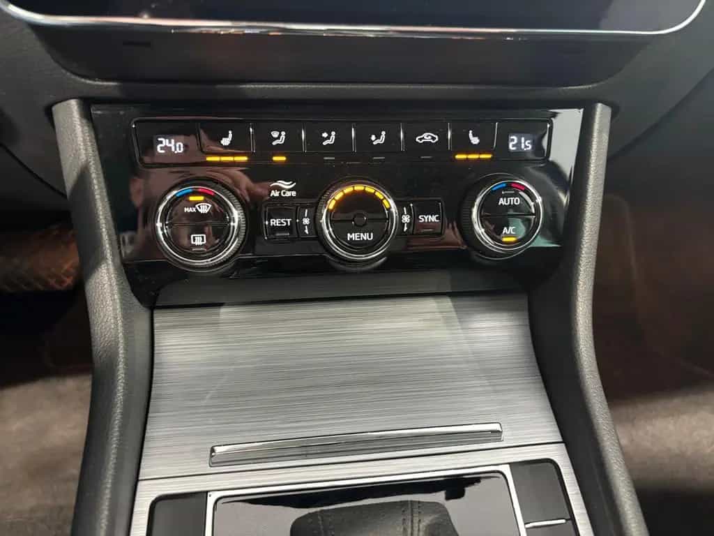 Skoda Superb Combi 1.5TSI 1.HD DSG LED ACC APPLE TEMP 06/2022-photo-14