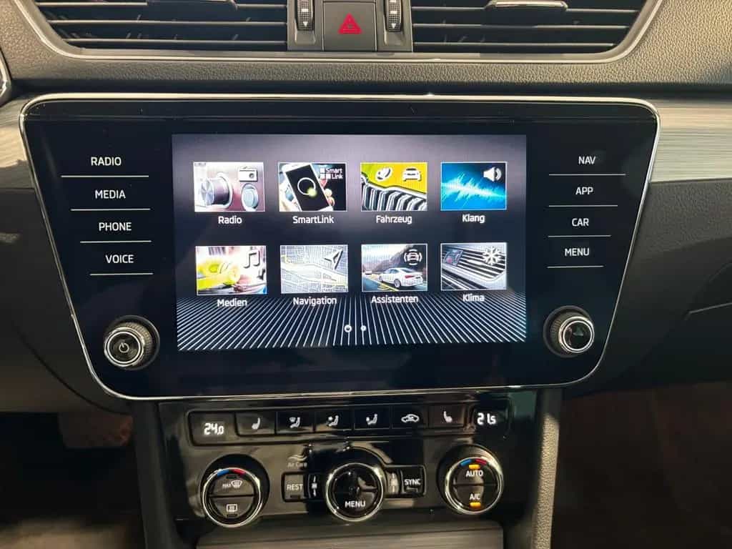 Skoda Superb Combi 1.5TSI 1.HD DSG LED ACC APPLE TEMP 06/2022-photo-15
