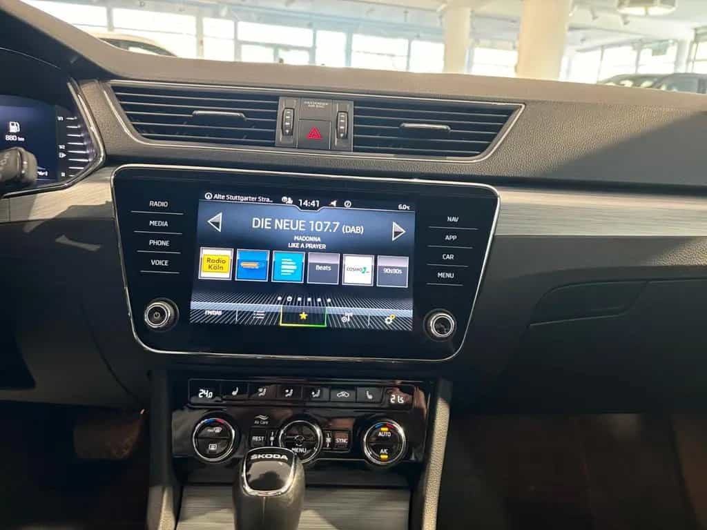 Skoda Superb Combi 1.5TSI 1.HD DSG LED ACC APPLE TEMP 06/2022-photo-16