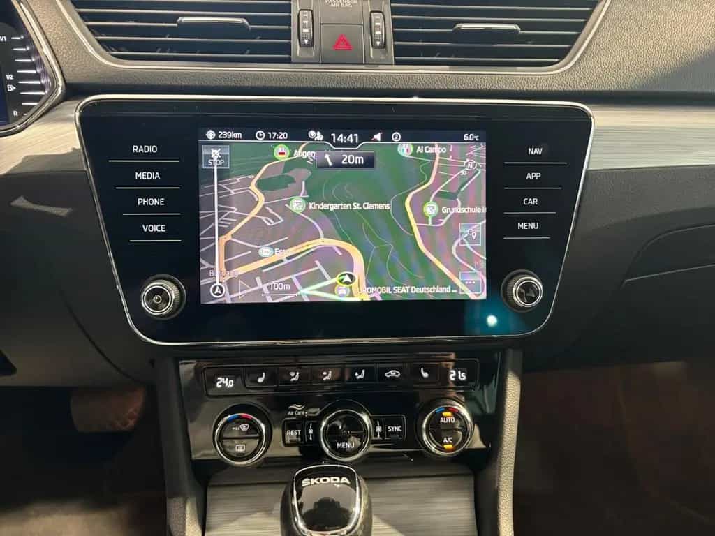 Skoda Superb Combi 1.5TSI 1.HD DSG LED ACC APPLE TEMP 06/2022-photo-17