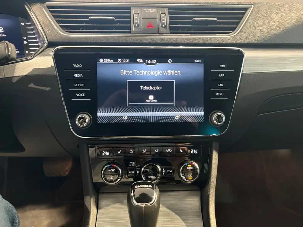 Skoda Superb Combi 1.5TSI 1.HD DSG LED ACC APPLE TEMP 06/2022-photo-20