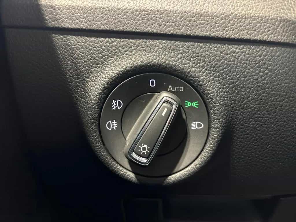 Skoda Superb Combi 1.5TSI 1.HD DSG LED ACC APPLE TEMP 06/2022-photo-23