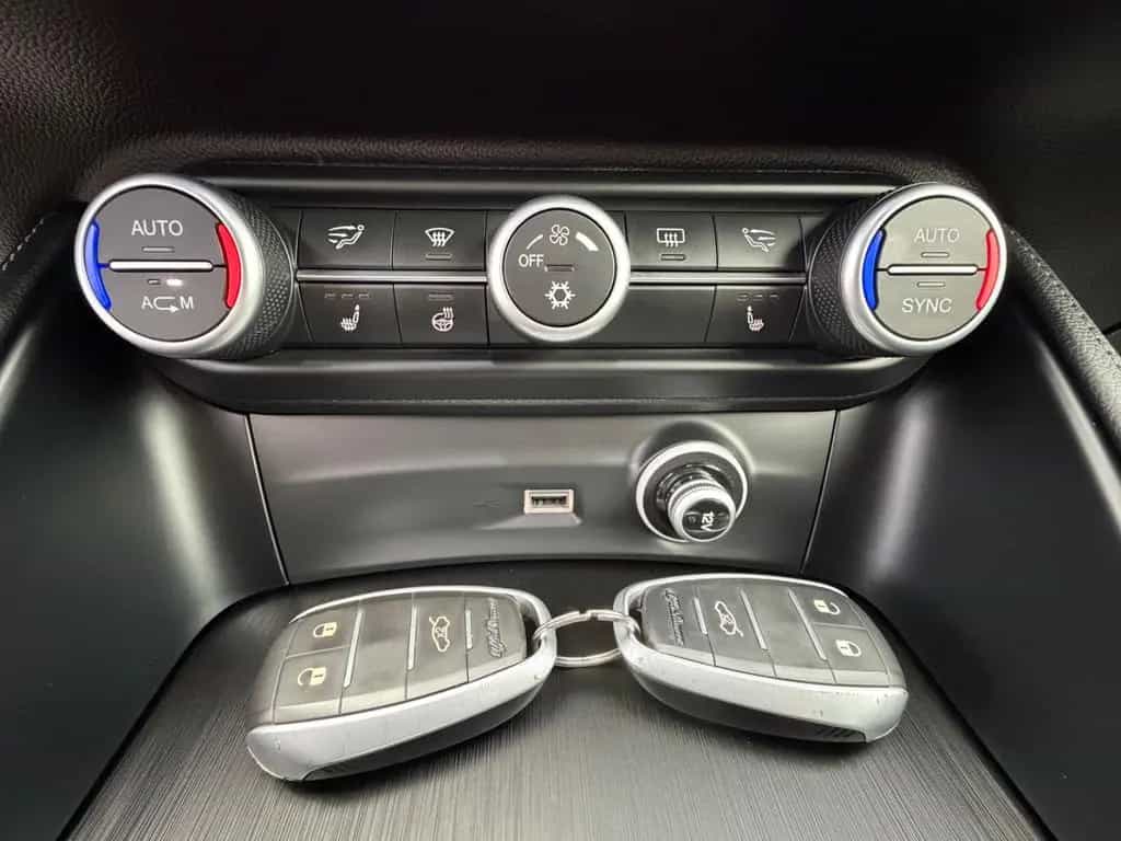 Alfa Romeo Stelvio Super Q4*GARANTIE*NAVI*BI-XENON*LEDER* 08/2017-photo-28