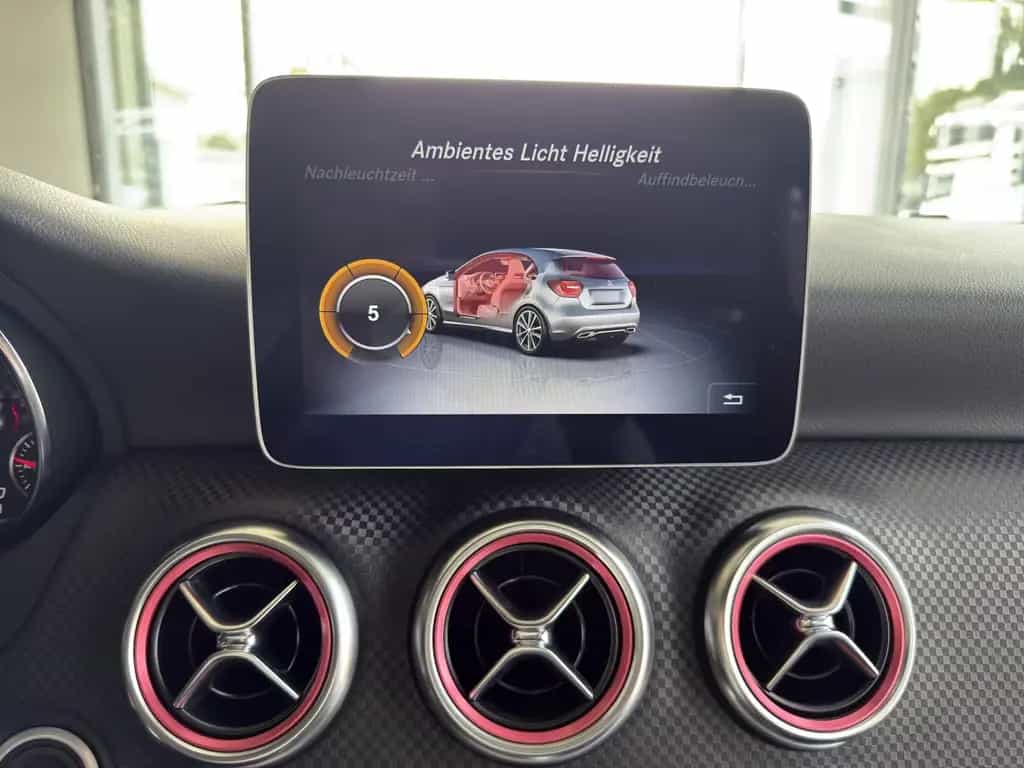 Mercedes-Benz A 200 Urban LED*RFK*SHZ*PDC 11/2017-photo-18