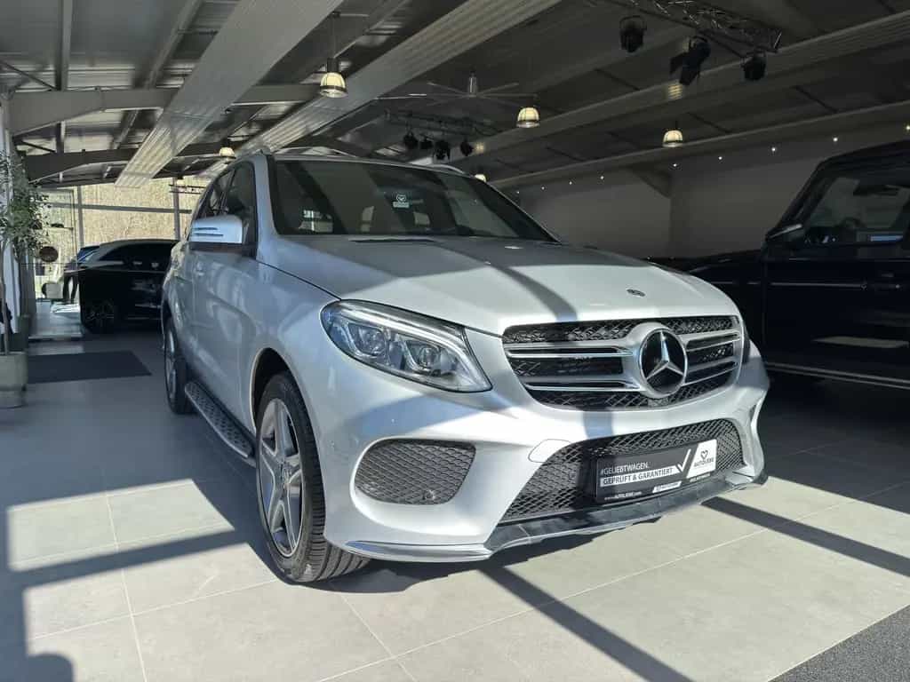Mercedes-Benz GLE 350 d 4Matic AMG Line AHK*RFK*LED*COMAND 06/2018-photo-1