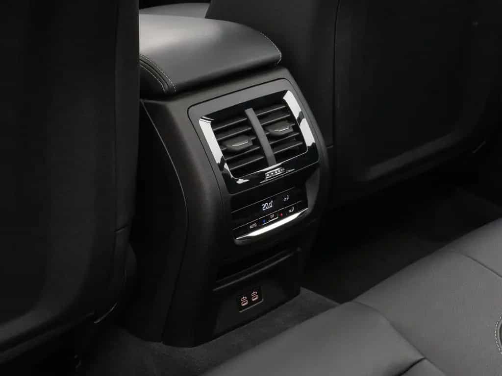 BMW X3 xD20d Panorama Kamera DAB HiFi Komfort Alarm 06/2022-photo-35
