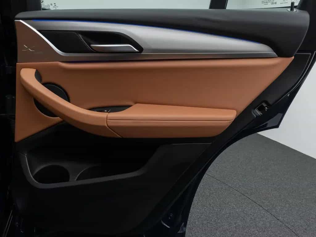 BMW X3 xD30d M Sport Panoram Kamera DAB HiFi AHK 21" 10/2022-photo-32