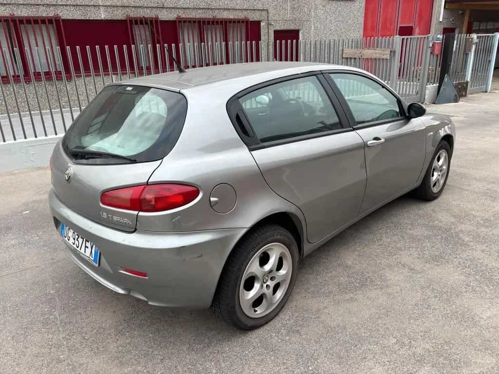 Alfa Romeo 147 1.6 16V TS (105) 5 porte Distinct 03/2007-photo-4
