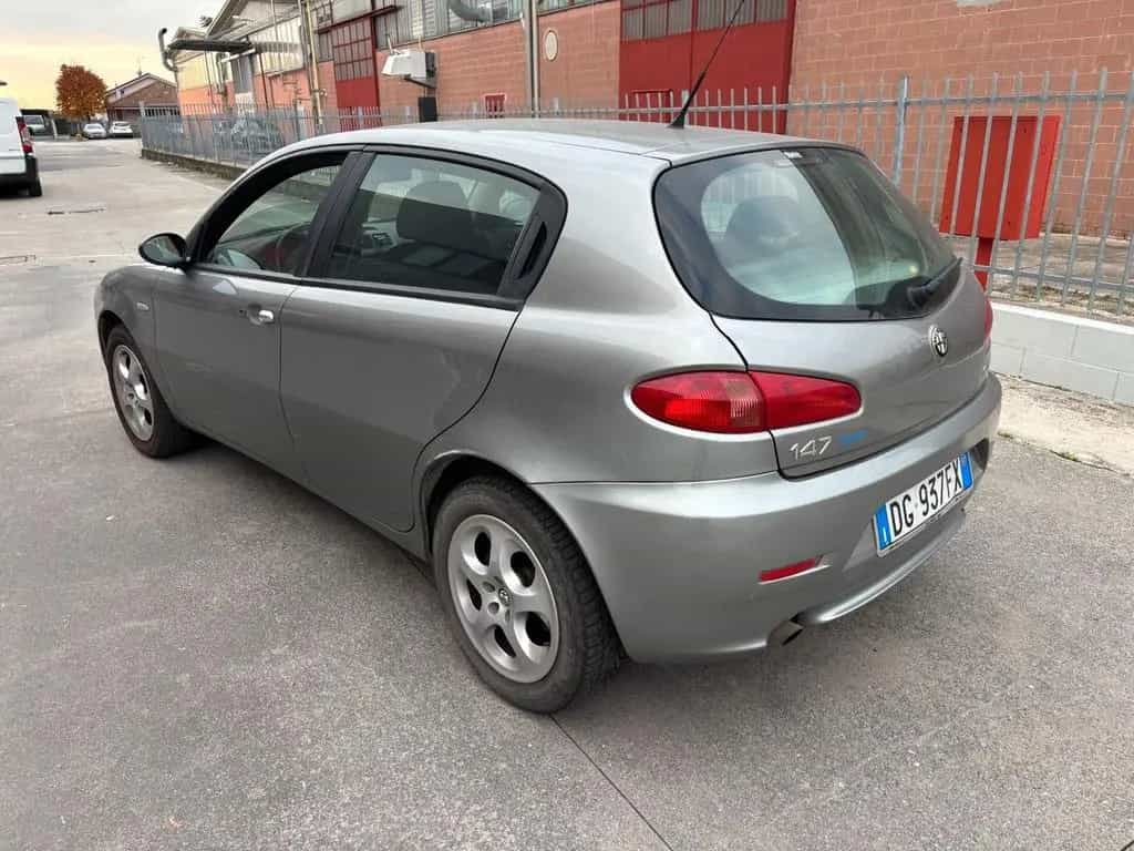 Alfa Romeo 147 1.6 16V TS (105) 5 porte Distinct 03/2007-photo-6