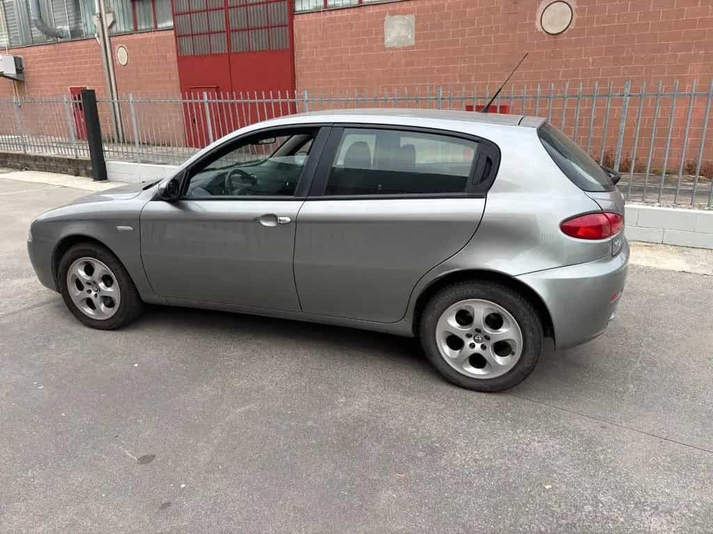 Alfa Romeo 147 1.6 16V TS (105) 5 porte Distinct 03/2007-photo-7