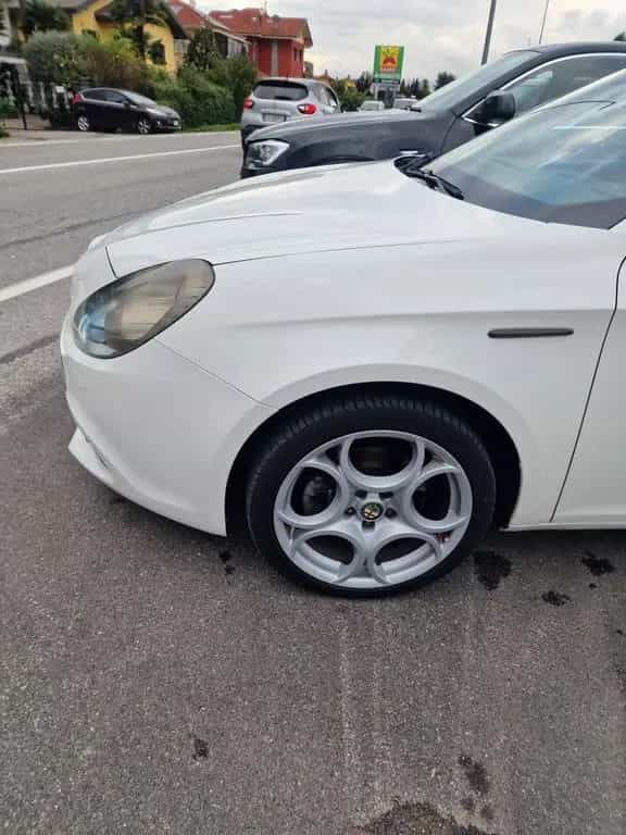 Alfa Romeo Giulietta 1.4 Turbo 120 CV Distinctiv 05/2011-photo-2