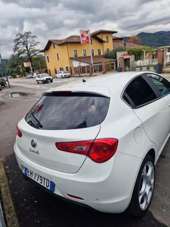 Alfa Romeo Giulietta 1.4 Turbo 120 CV Distinctiv 05/2011-photo-4