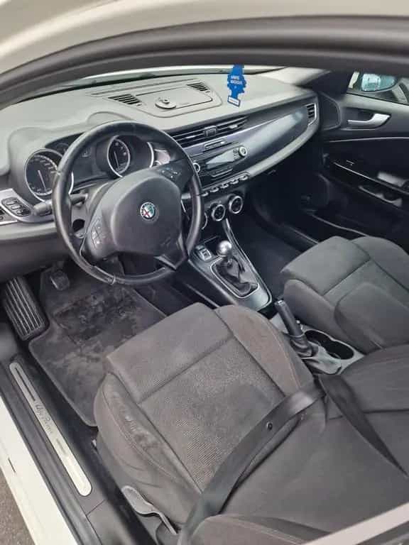 Alfa Romeo Giulietta 1.4 Turbo 120 CV Distinctiv 05/2011-photo-7