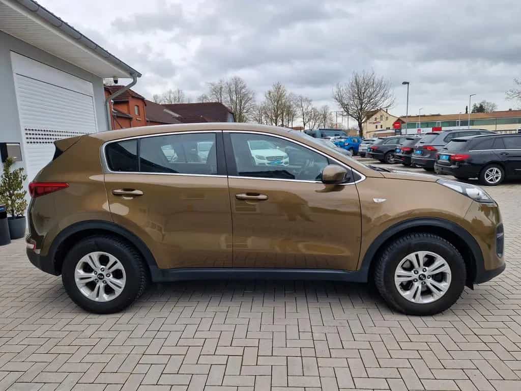 Kia Sportage Attract+Scheckheft+AHK+HU und Öl neu 07/2016-photo-1