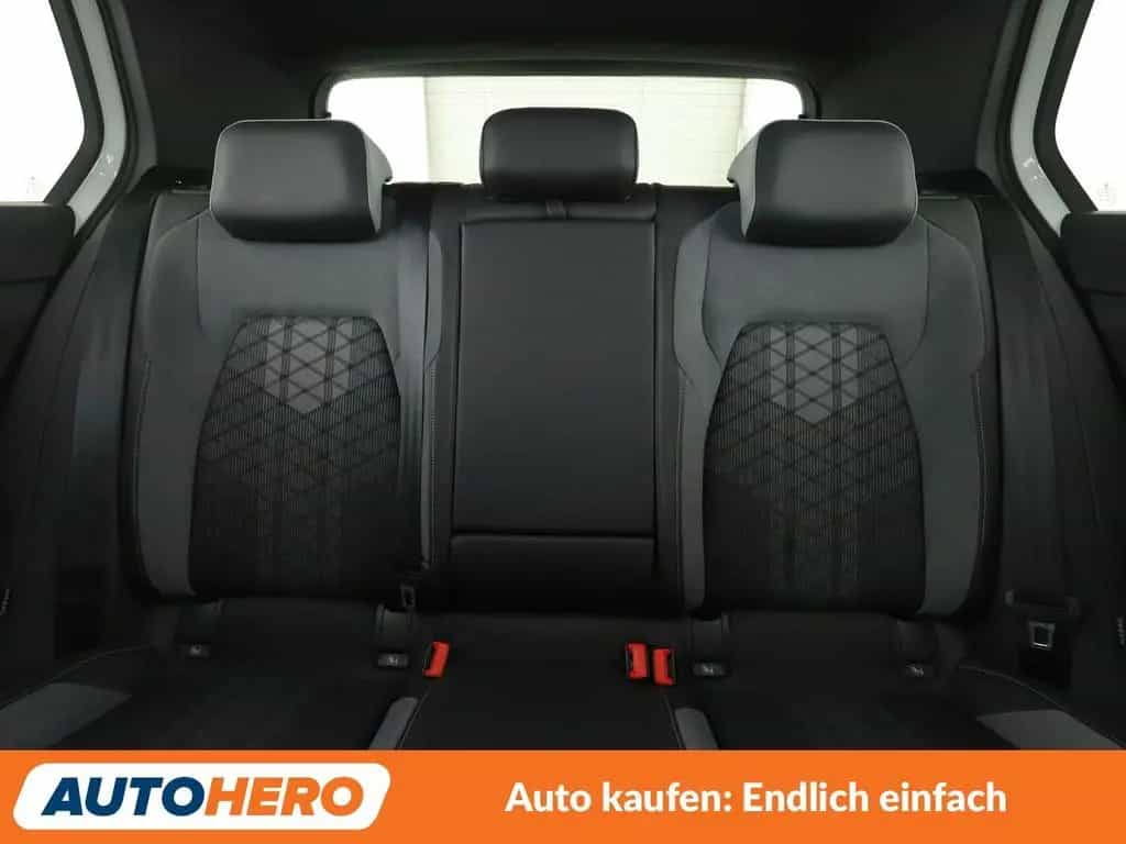 Volkswagen Golf VIII 1.5 eTSI ACT R-Line Aut.*NAVI*PDC*ACC* 11/2021-photo-15