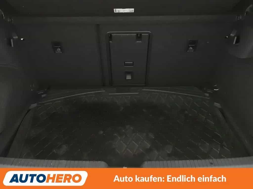 Volkswagen Golf VIII 1.5 eTSI ACT R-Line Aut.*NAVI*PDC*ACC* 11/2021-photo-17