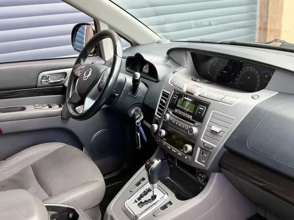 Ssangyong Rodius Aut Saphire 4W/Leder/7-Sitze/SDach/SHZ/ 05/2016-photo-16