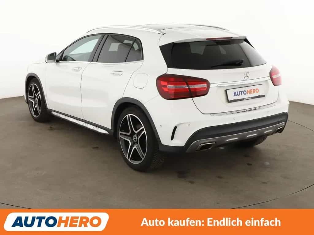 Mercedes-Benz GLA 220 d 4Matic AMG Line Aut.*LED*NAVI*TEMPO* 10/2018-photo-3