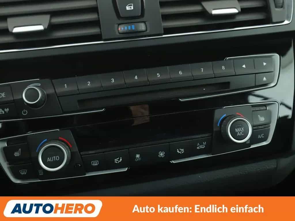 BMW 2 Series 220i Sport Line Aut.*NAVI*TEMPO*PDC*SHZ* 06/2015-photo-22