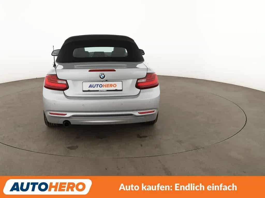 BMW 2 Series 220i Sport Line Aut.*NAVI*TEMPO*PDC*SHZ* 06/2015-photo-4