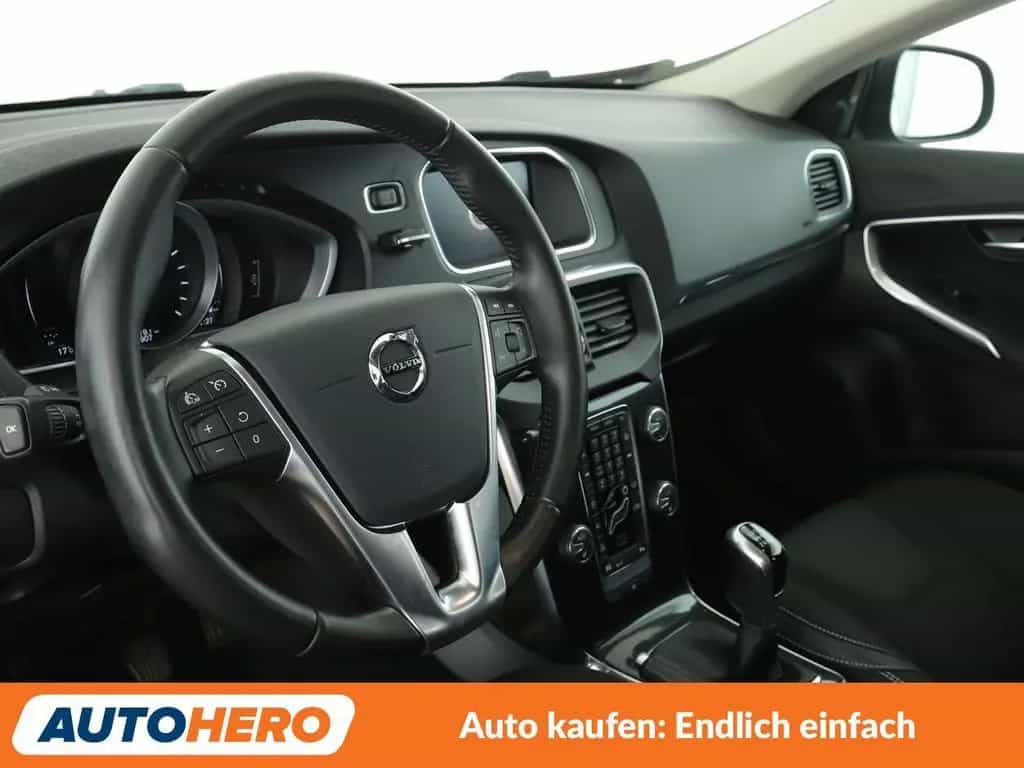 Volvo V40 2.0 T2 Momentum*NAVI*LED*TEMPO*CAM*PDC*SHZ* 12/2017-photo-9
