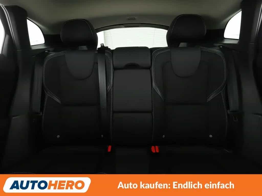 Volvo V40 2.0 T2 Momentum*NAVI*LED*TEMPO*CAM*PDC*SHZ* 12/2017-photo-14