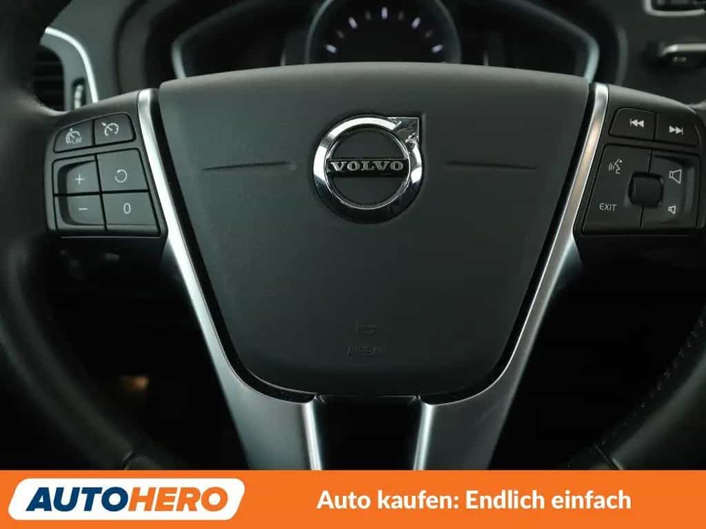 Volvo V40 2.0 T2 Momentum*NAVI*LED*TEMPO*CAM*PDC*SHZ* 12/2017-photo-17