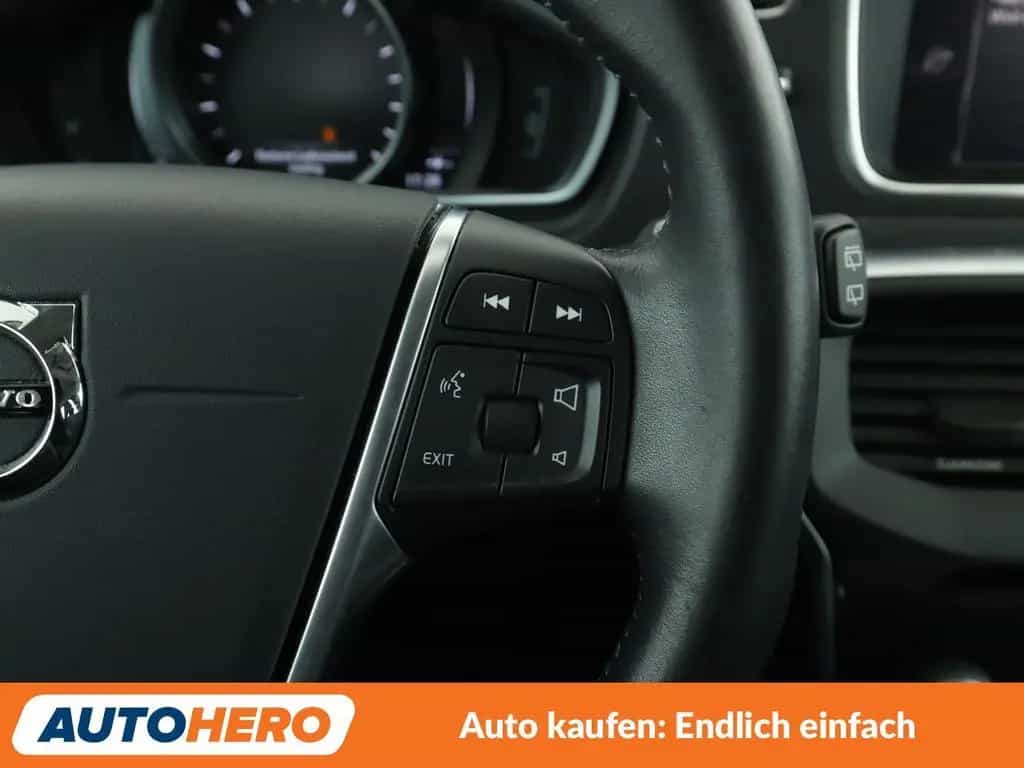 Volvo V40 2.0 T2 Momentum*NAVI*LED*TEMPO*CAM*PDC*SHZ* 12/2017-photo-23