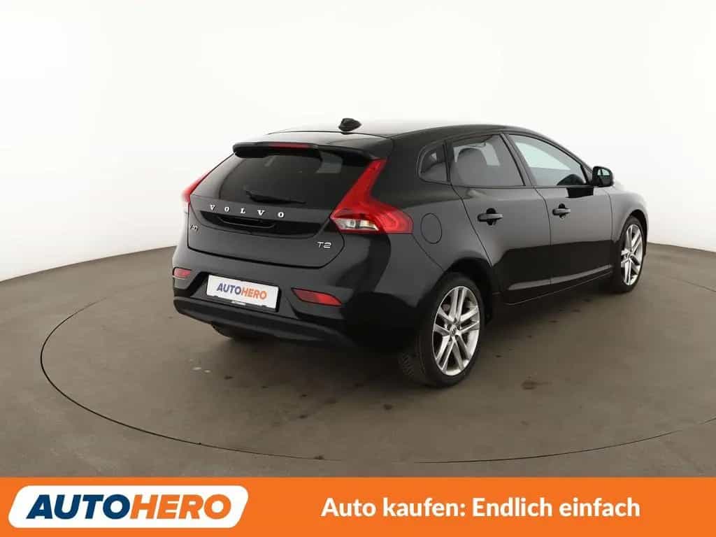 Volvo V40 2.0 T2 Momentum*NAVI*LED*TEMPO*CAM*PDC*SHZ* 12/2017-photo-4