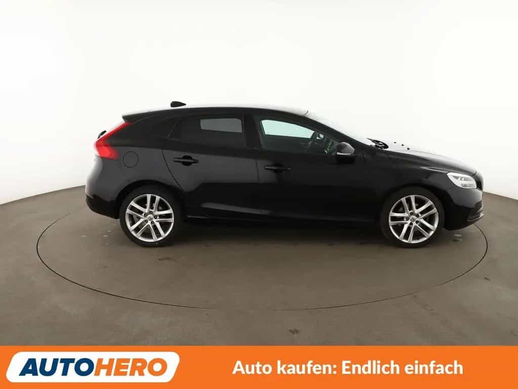 Volvo V40 2.0 T2 Momentum*NAVI*LED*TEMPO*CAM*PDC*SHZ* 12/2017-photo-5