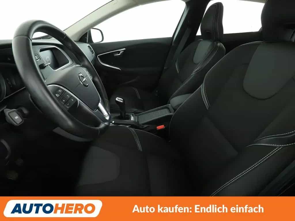 Volvo V40 2.0 T2 Momentum*NAVI*LED*TEMPO*CAM*PDC*SHZ* 12/2017-photo-8