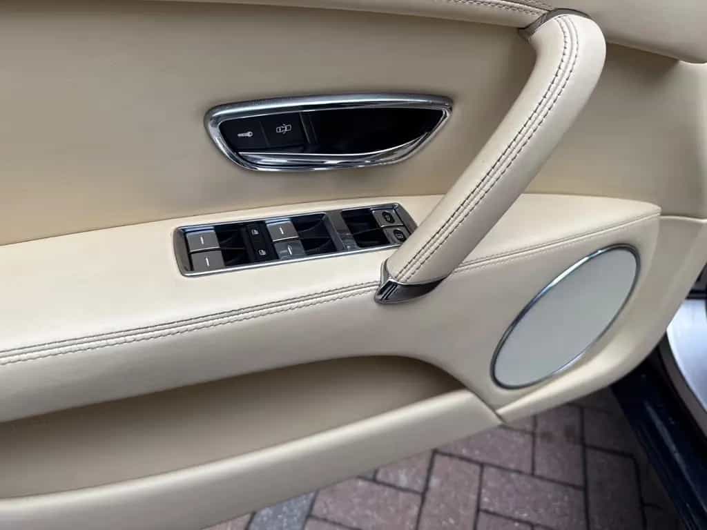 Bentley Continental Flying Spur 4.0 V8 Service Neu 07/2015-photo-37