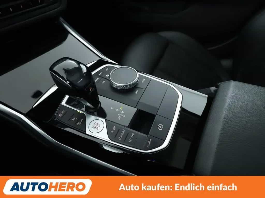BMW 320 d Sport Line Aut.*NAVI*TEMPO*LED*CAM*SHZ* 06/2019-photo-24