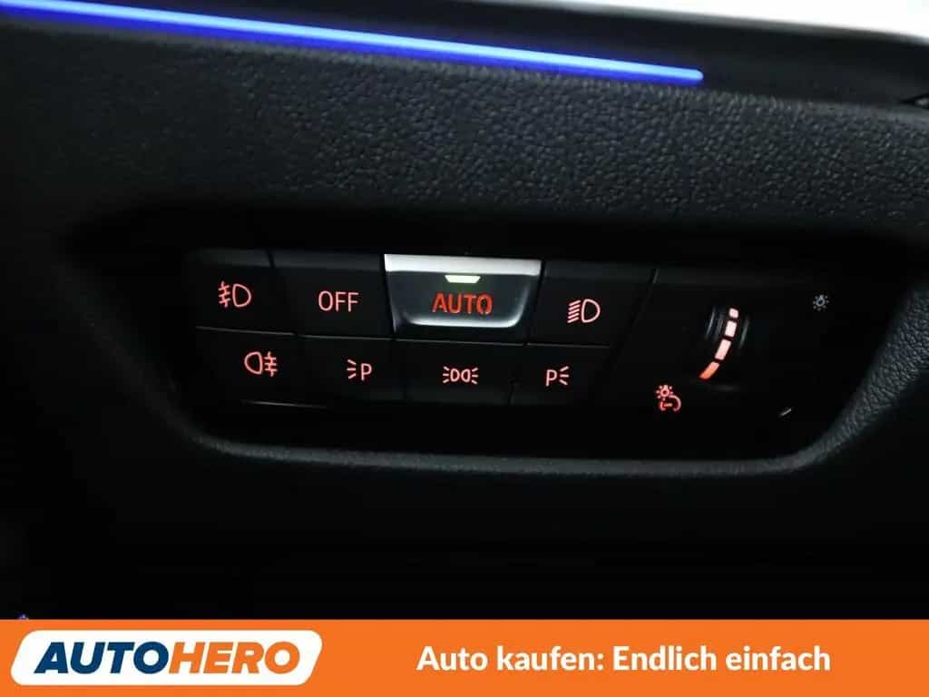 BMW 320 d Sport Line Aut.*NAVI*TEMPO*LED*CAM*SHZ* 06/2019-photo-26
