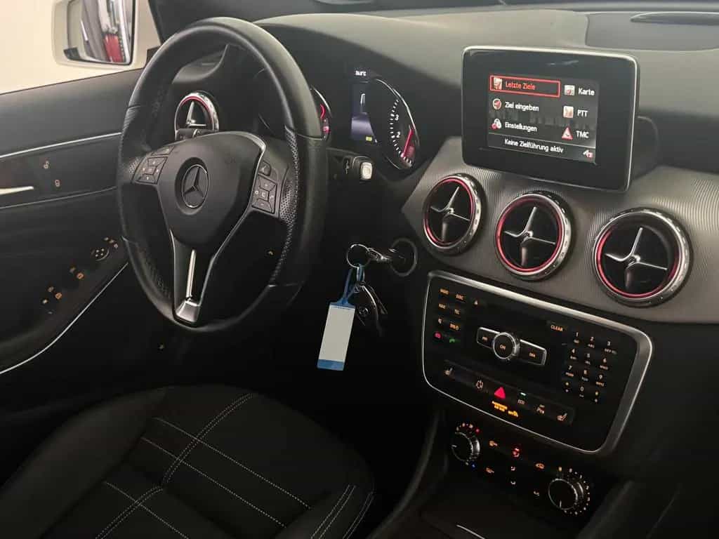 Mercedes-Benz GLA 200 Urban Bi-Xenon Navi Kamera akt Parkhilfe 11/2014-photo-12