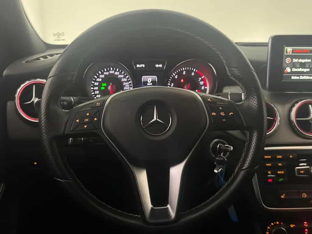 Mercedes-Benz GLA 200 Urban Bi-Xenon Navi Kamera akt Parkhilfe 11/2014-photo-13